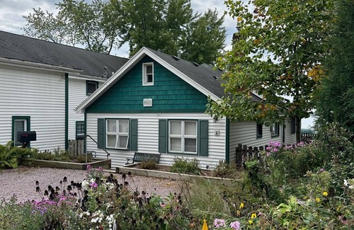 Lake Mills House | Lake Living at it's best!