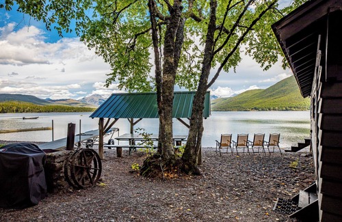 Agpar Apartment | Lake McDonald View Cabin on the shores of Lake McDonald