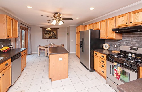 Bridgman House | Lake Mi Getaway w/hot tub - Relax on 2 acres-plenty of space to unwind