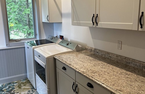 Charlevoix House | Lake Michigan View-Private Carriage House with Deck, Spacious & Quiet, 2 bedroom