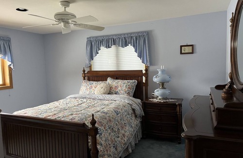 Crivitz Cottage | Lake Noquebay views poolside!!!