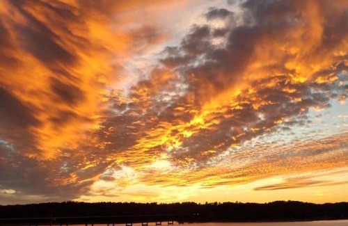 Henderson Hotel | Lake Norfork Resort