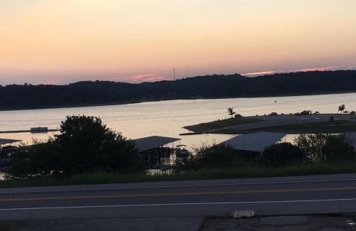 Henderson Hotel | Lake Norfork Resort
