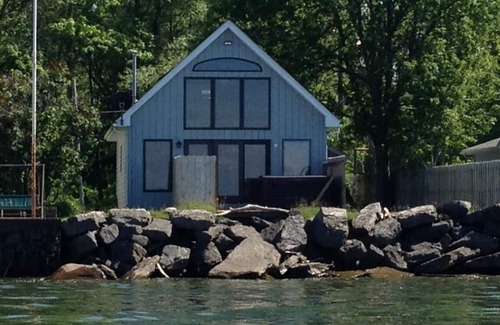 Hilton House | Lake Ontario waterfront house with hot tub!