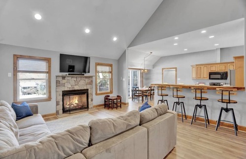 Jim Thorpe Cottage | Lake + Pool Access! Playroom, Game Room, Fire Pit + Finished Basement