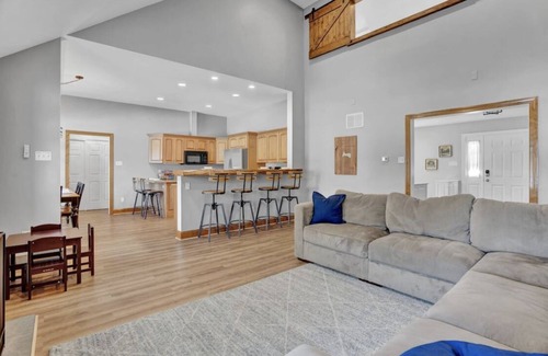 Jim Thorpe Cottage | Lake + Pool Access! Playroom, Game Room, Fire Pit + Finished Basement