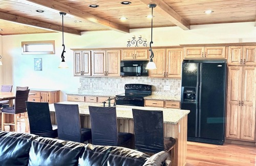 Village of Marquette Condo | Lake Puckaway Getaway - Immaculate lakefront 2-story townhome 10% off 7+ nights