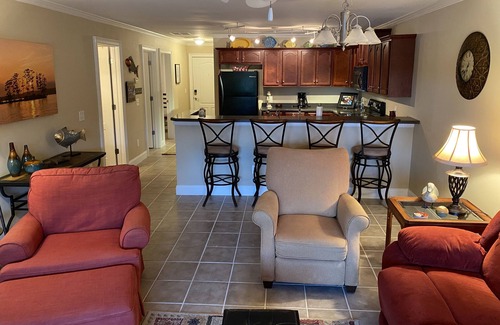 Alexander City Condo | Lake Retreat with Ground Level Access, Pool and Designated Boat Slip