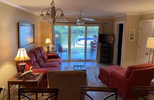 Alexander City Condo | Lake Retreat with Ground Level Access, Pool and Designated Boat Slip