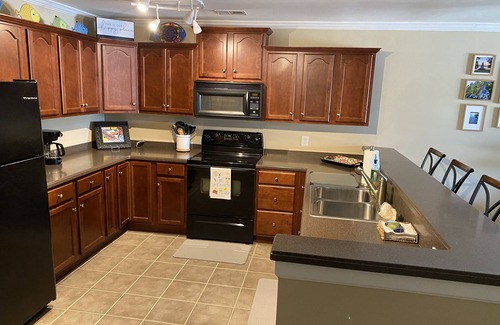 Alexander City Condo | Lake Retreat with Ground Level Access, Pool and Designated Boat Slip