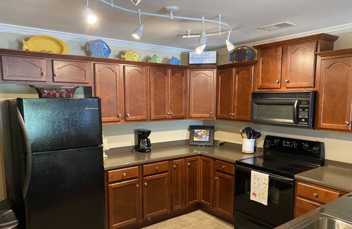 Alexander City Condo | Lake Retreat with Ground Level Access, Pool and Designated Boat Slip