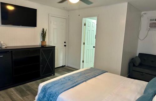 Monticello Hotel | Lake Shafer Resort