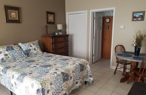 Lakewood Other | LAKE SHELBYVILLE FARMHOUSE. 5 minutes from Lake Shelbyville. SLEEPS 9