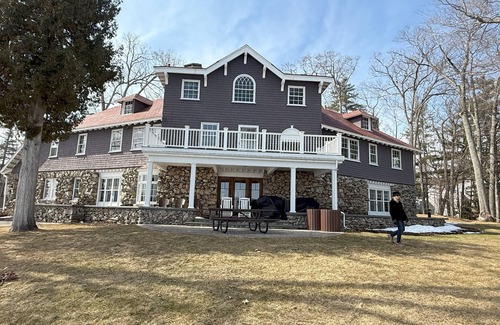 Lake George Condo | Lake side unit - enjoy the autumn peeping events, ski this winter and boat/swim