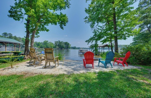 Eatonton Cottage | Lake Sinclair 'Crooked Creek Cottage' w/Fire Pit!