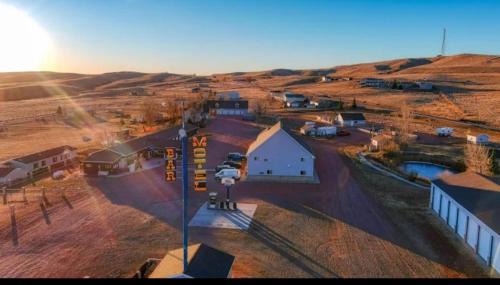 Saddlestring Hotel | Lake Stop Resort