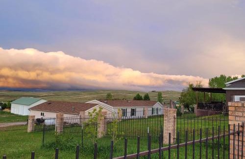 Saddlestring Hotel | Lake Stop Resort