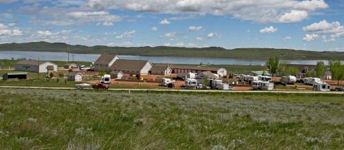 Saddlestring Hotel | Lake Stop Resort
