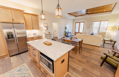 Mount Gilead House | Lake Tillery Retreat. Walk to Marina.