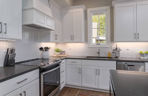 Samantha Cottage | Lake Tuscaloosa Getaway! Perfect for Football Weekends!