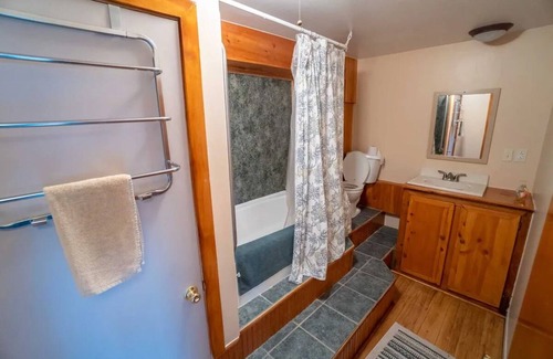 Sandusky Apartment | Lake view apartment w/amazing views & centrally located in the heart of Kelleys