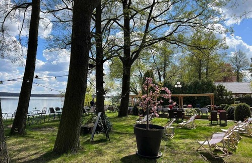 Mellensee Apartment | Lake view apartment direct water access up to 4 pers. - Restaurant at the wildlife park