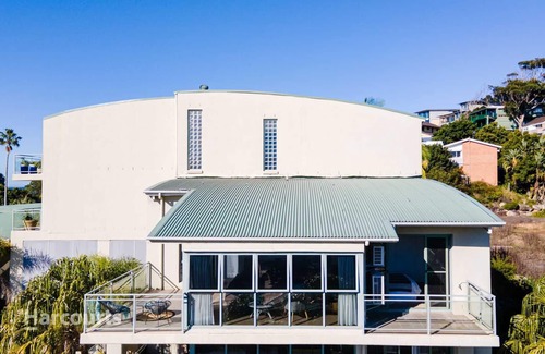 Avoca Beach Apartment | Lake View apartment, relax in a seaside resort!
