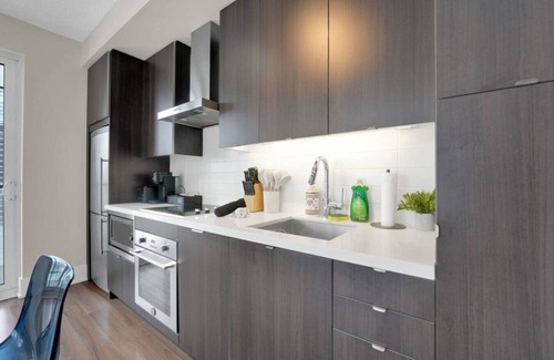 Toronto Entertainment District House | *Lake View* Cozy Home Near Scotiabank/Rogers/Union