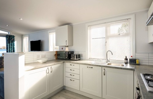 Frognall Cottage | LAKE VIEW LODGE, pet friendly, luxury holiday cottage in Tallington