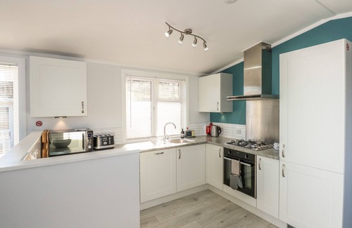 Frognall Cottage | LAKE VIEW LODGE, pet friendly, luxury holiday cottage in Tallington