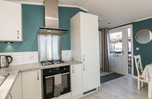 Frognall Cottage | LAKE VIEW LODGE, pet friendly, luxury holiday cottage in Tallington