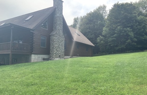 Fishs Eddy House | Lake View Log Cabin with amazing views