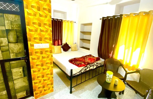 Lake Swaroop Sagar Hotel | lake view rooftop in lakecity