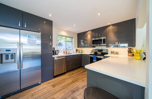 Manson House | Lake View, View Deck & Private Pool!