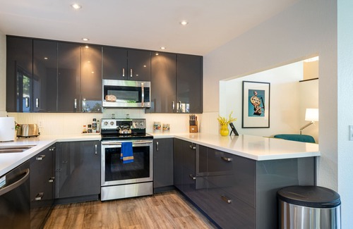 Manson House | Lake View, View Deck & Private Pool!