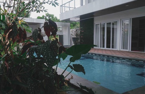 Bogor Selatan Villa | Lake View Villa Rancamaya by The Ordinary
