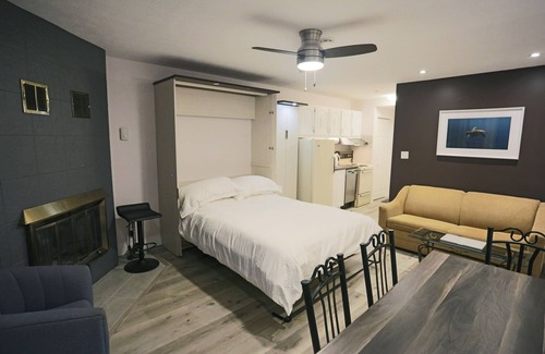 Magog Apartment | Lake view w/pools, hot tub & sauna! Walk to old Magog. 10min drive to Mt Orford