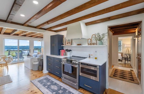 Skaneateles House | Lake Views, Pool, Sauna