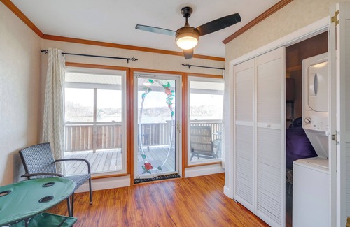 Ingles House | Lake Views & Private Dock: Radford Retreat!