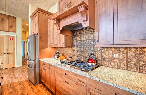 Sudden Valley House | Lake Whatcom House w/Private Hot Tub + Dock