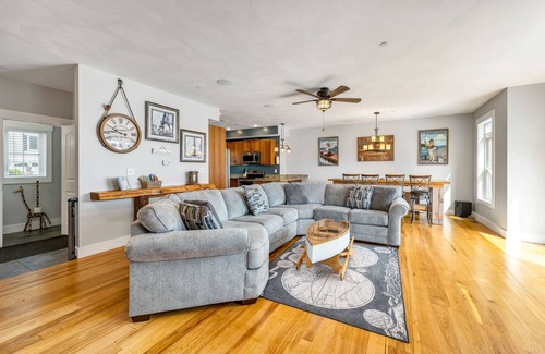 Weirs Beach House | ๐Lake Winni 4 Bedroom home at Akwa Marina! ๐
โต๏ธ