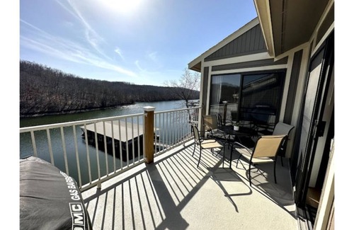 Osage Beach Apartment | Lakefront 2 bedroom 2 bathroom - Sleeps 6