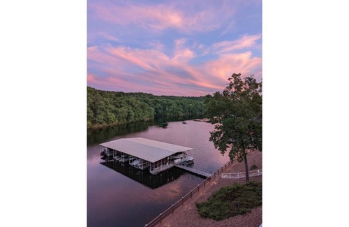 Osage Beach Apartment | Lakefront 2 bedroom 2 bathroom - Sleeps 6