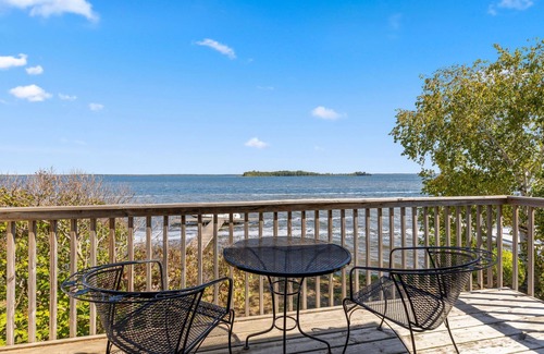 Breezy Point Apartment | Lakefront 2BR Townhome with Beach & Dock Access