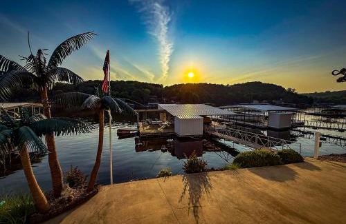 Camdenton House | Lakefront-4bd3ba-sleeps 12pp