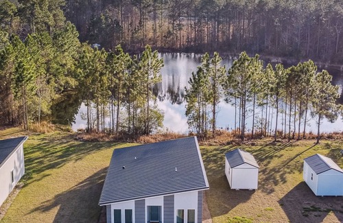 St. Marys House | Lakefront 4BR Retreat Near Kings Bay Modern & Remote Work Ready