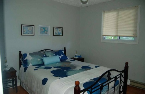 Ramara Cottage | Lakefront 7-Bedroom Cottage