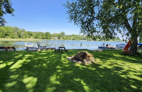 Ingleside House | Lakefront Bliss: Your Ultimate Vacation Haven Surrounded by Nature