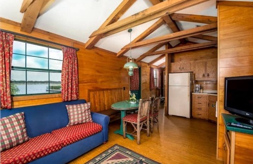 Seminole Cabin | ⛵️Lakefront Cabin 10min toBEACH/Dogs 🐶OK/Kayak/#408