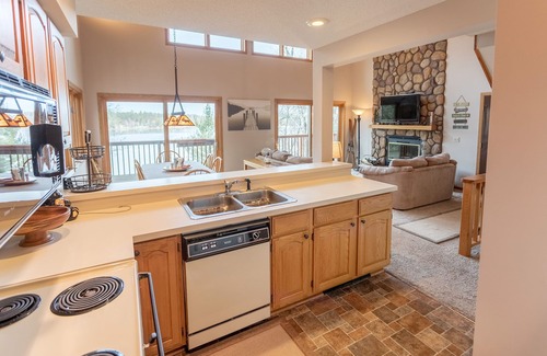 Pequot Lakes Cabin | Lakefront Cabin Retreat, Lg Beach, 200' Shoreline, Sleeps 10, Pontoon Available